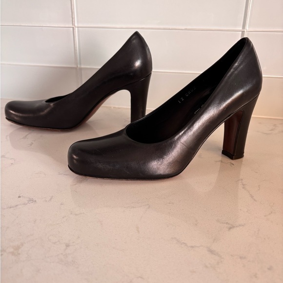Donald J. Pliner Black Heels Classic Elegance - Picture 3 of 12